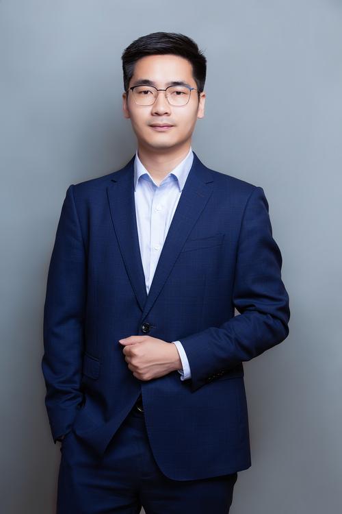 尹清 视觉与舞美负责人